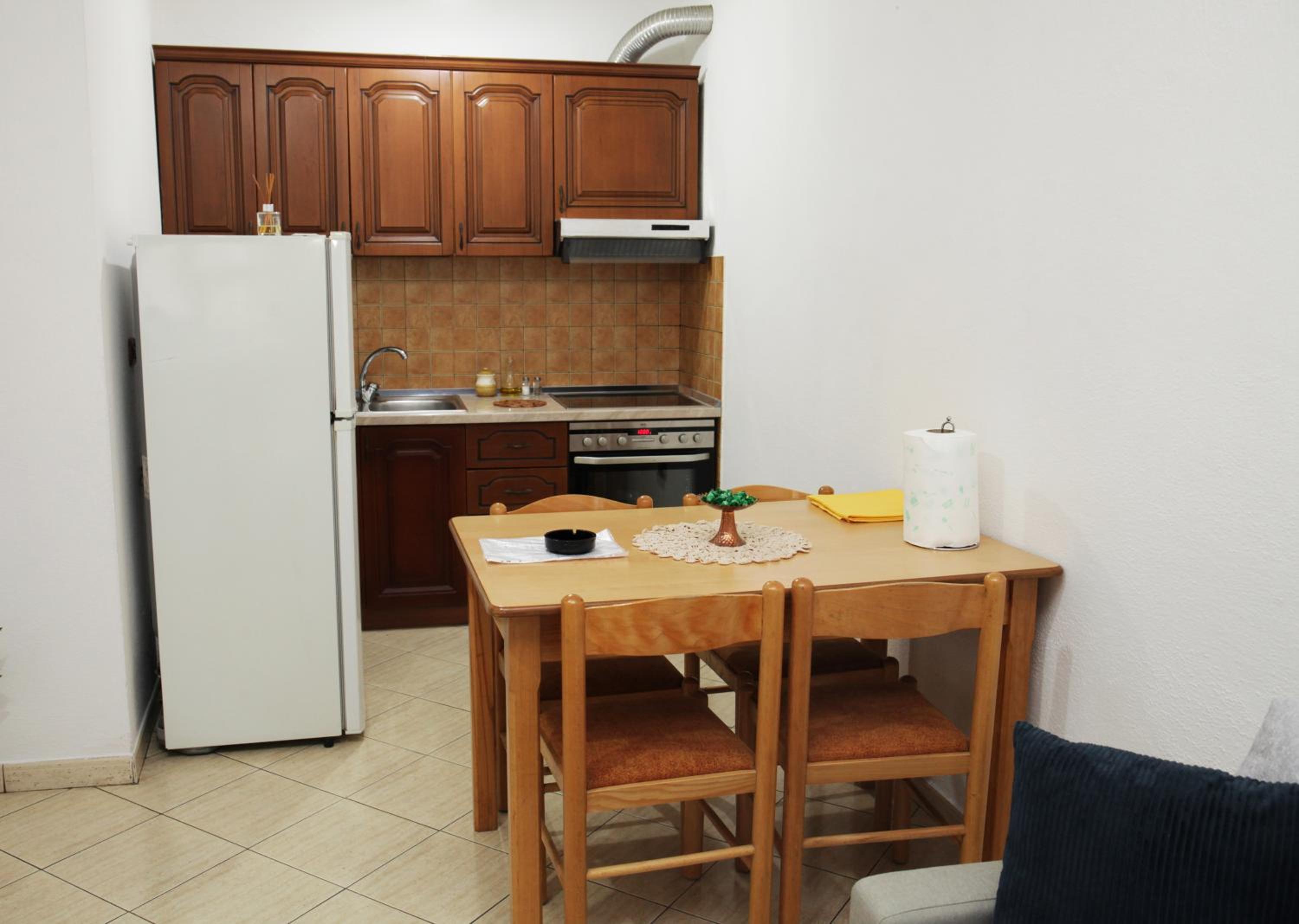 Sunny 2 BR Near City Center