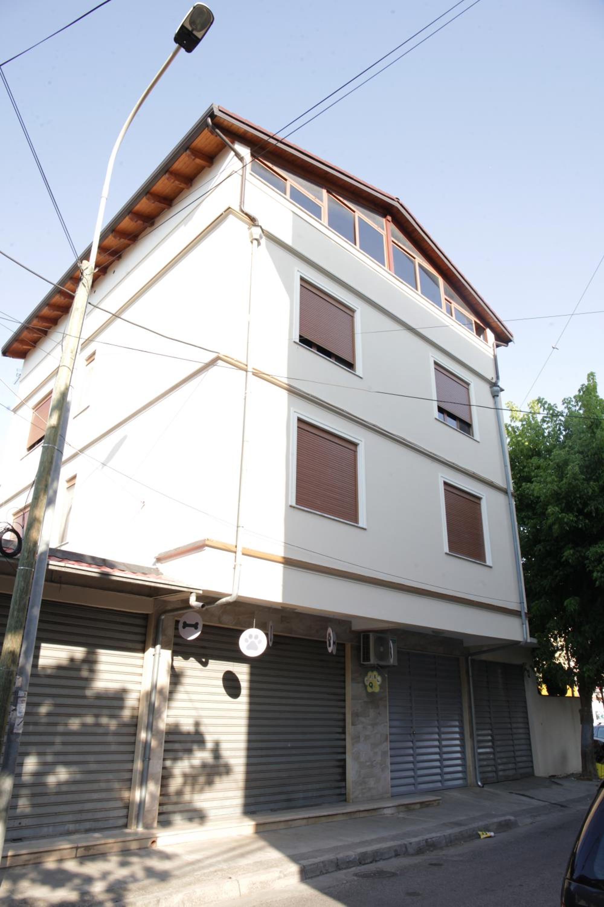 Sunny 2 BR Near City Center