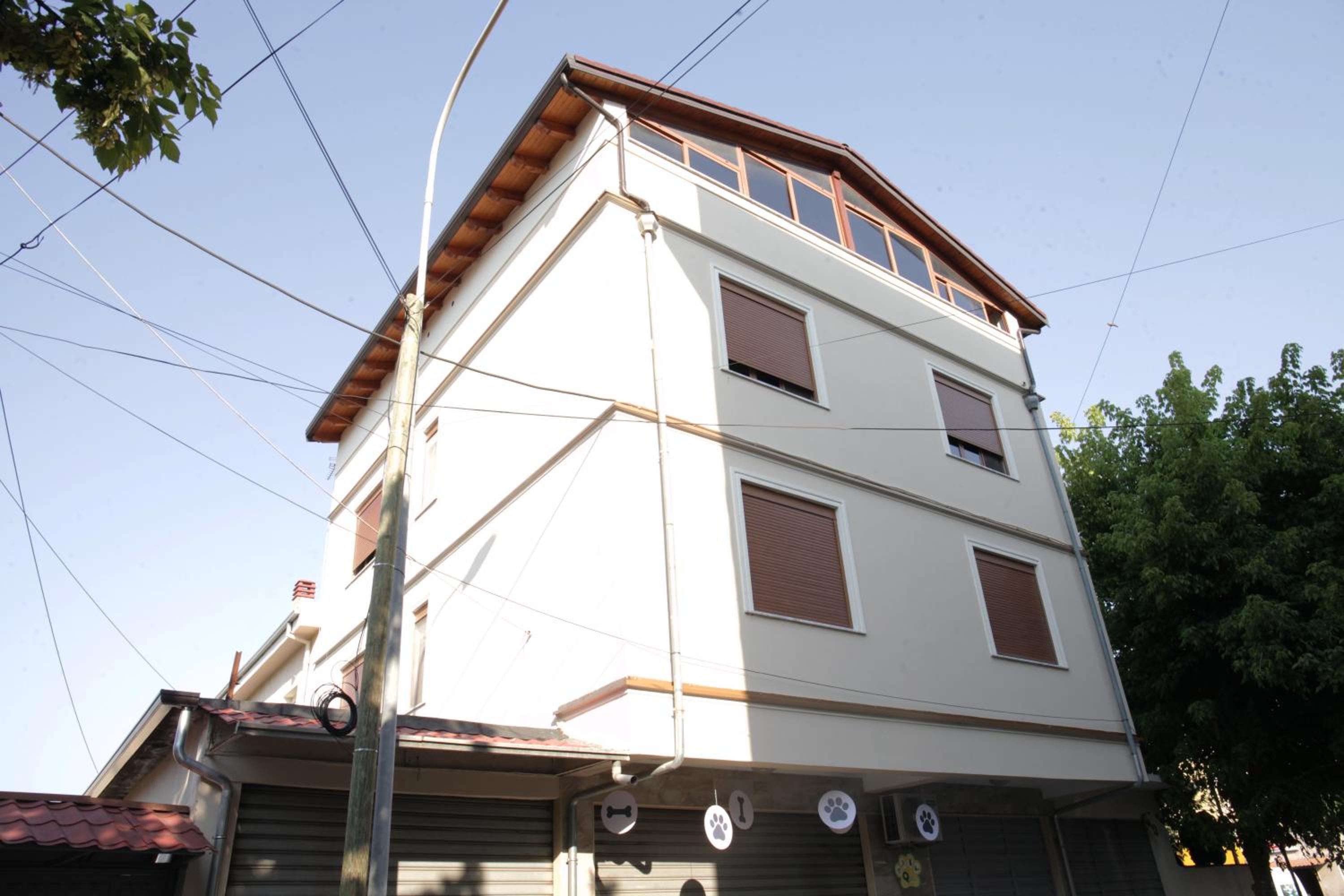 Sunny 2 BR Near City Center