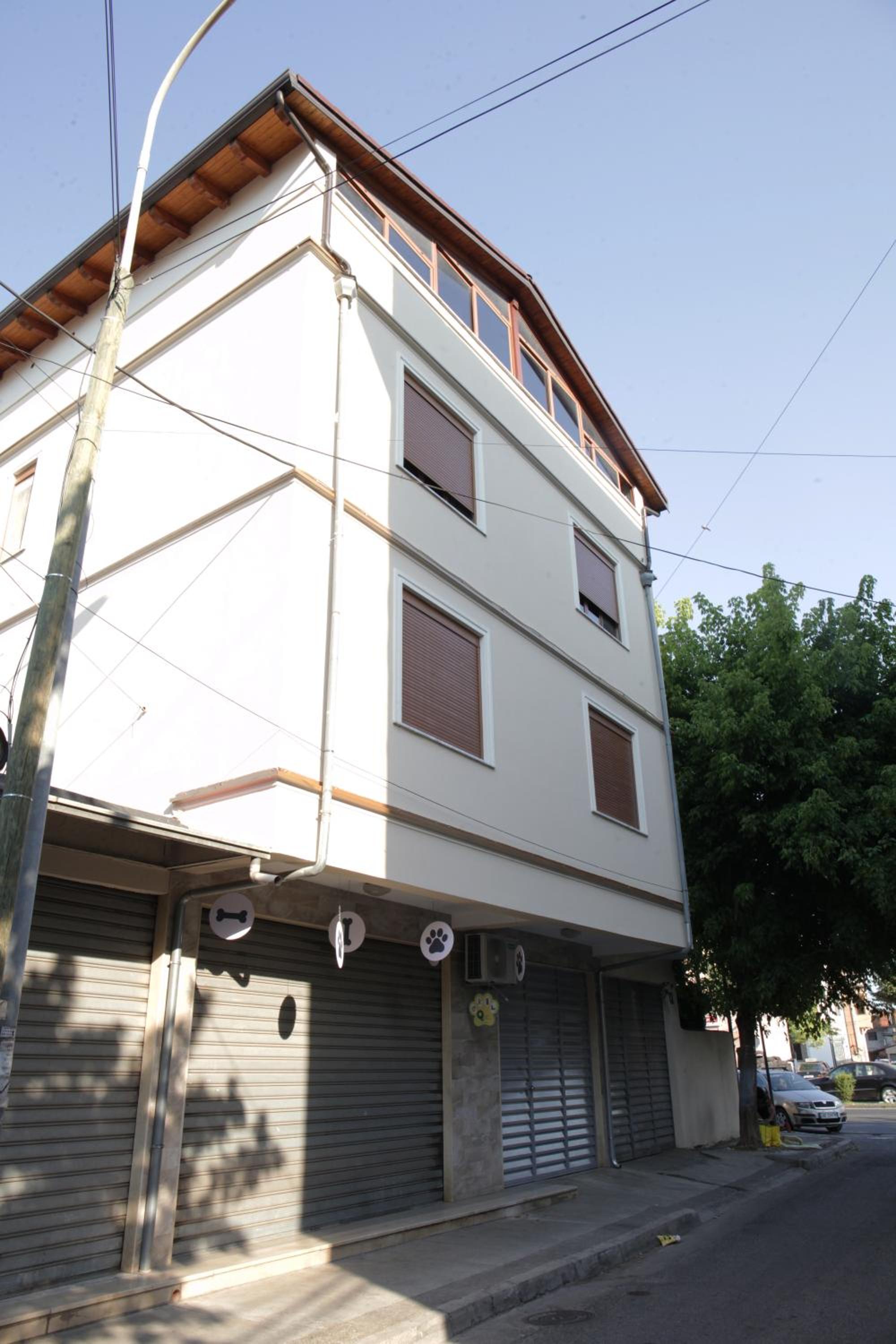 Sunny 2 BR Near City Center