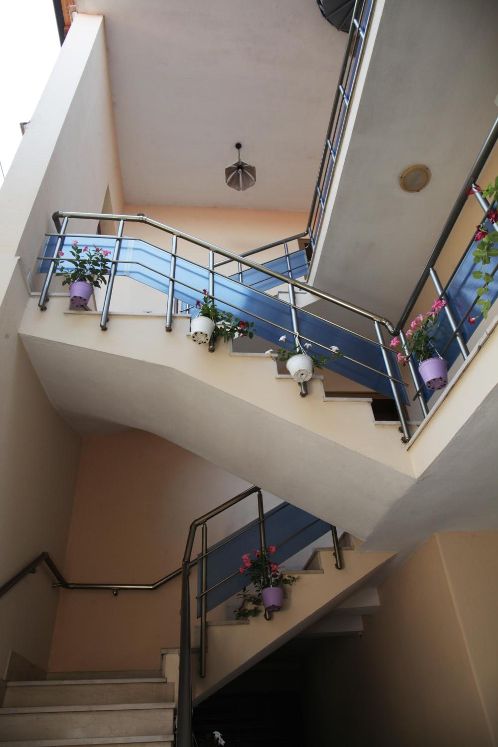 Sunny 2 BR Near City Center