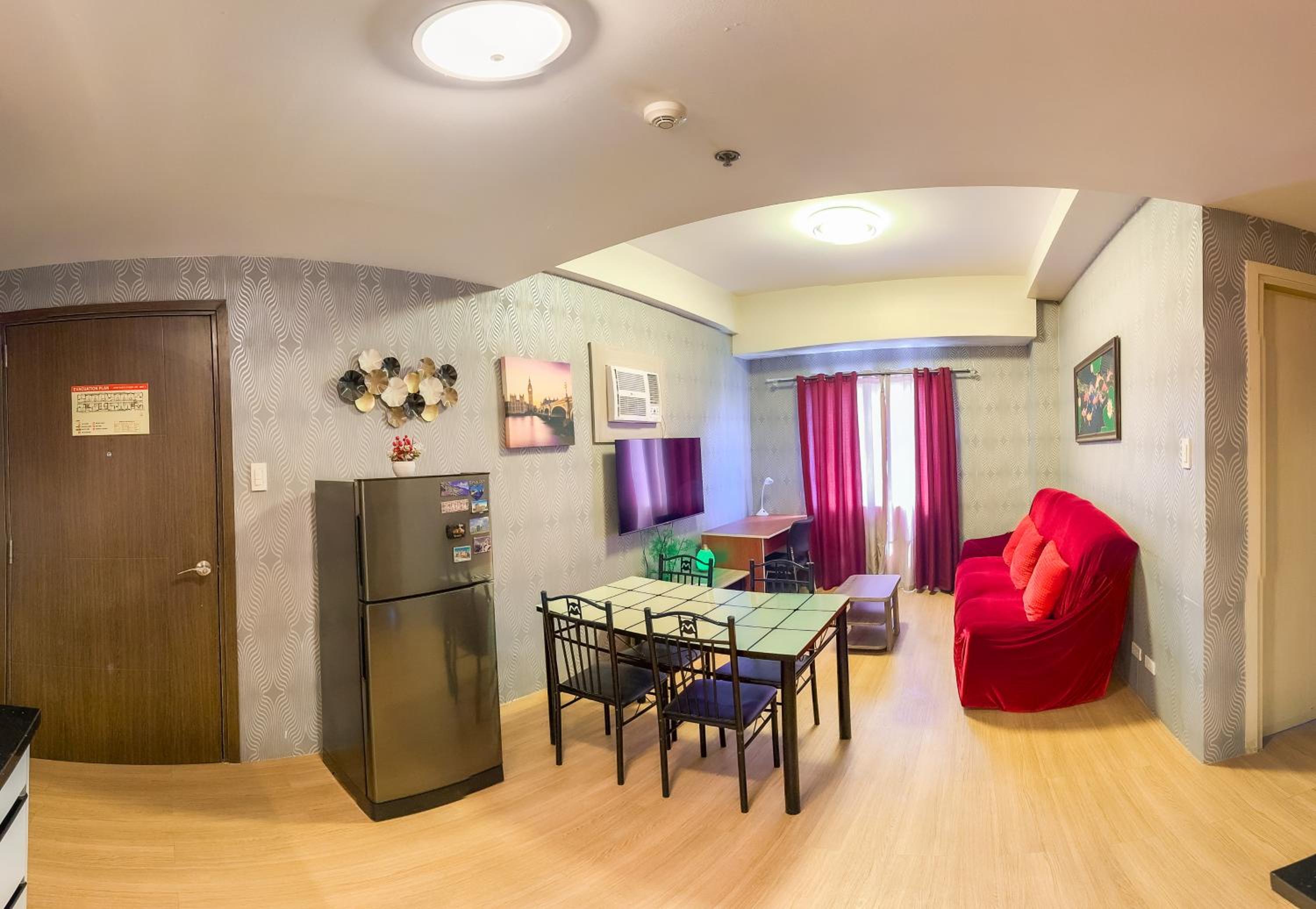 THE LOOP 2br fully furnished corner unit w balcony view 3