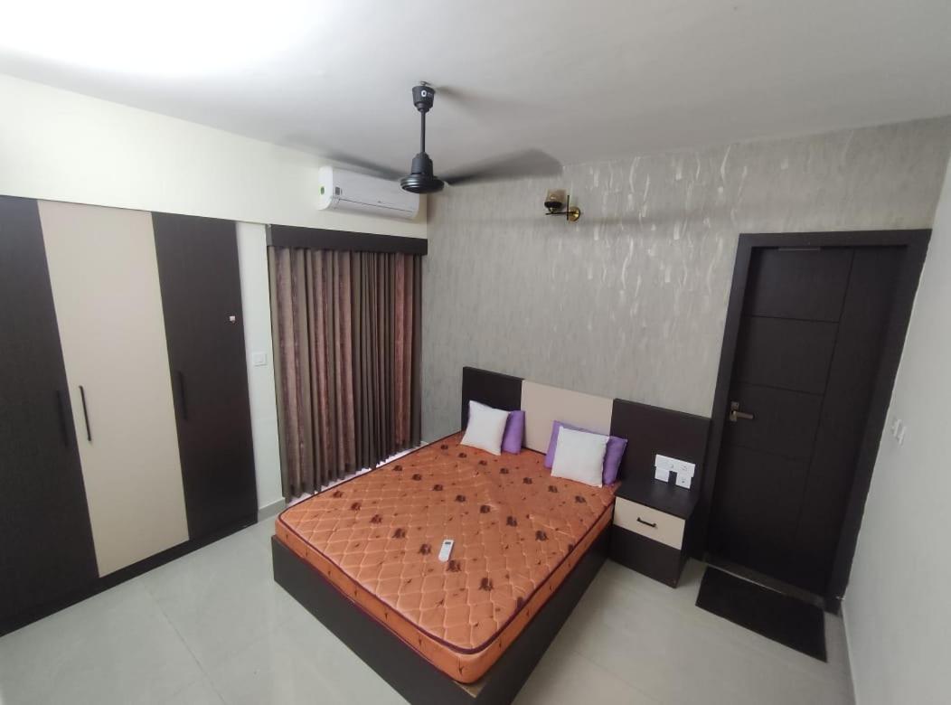 3BR SilverSquare Fully Furnished AC Flat near Lisie Hospital view 2