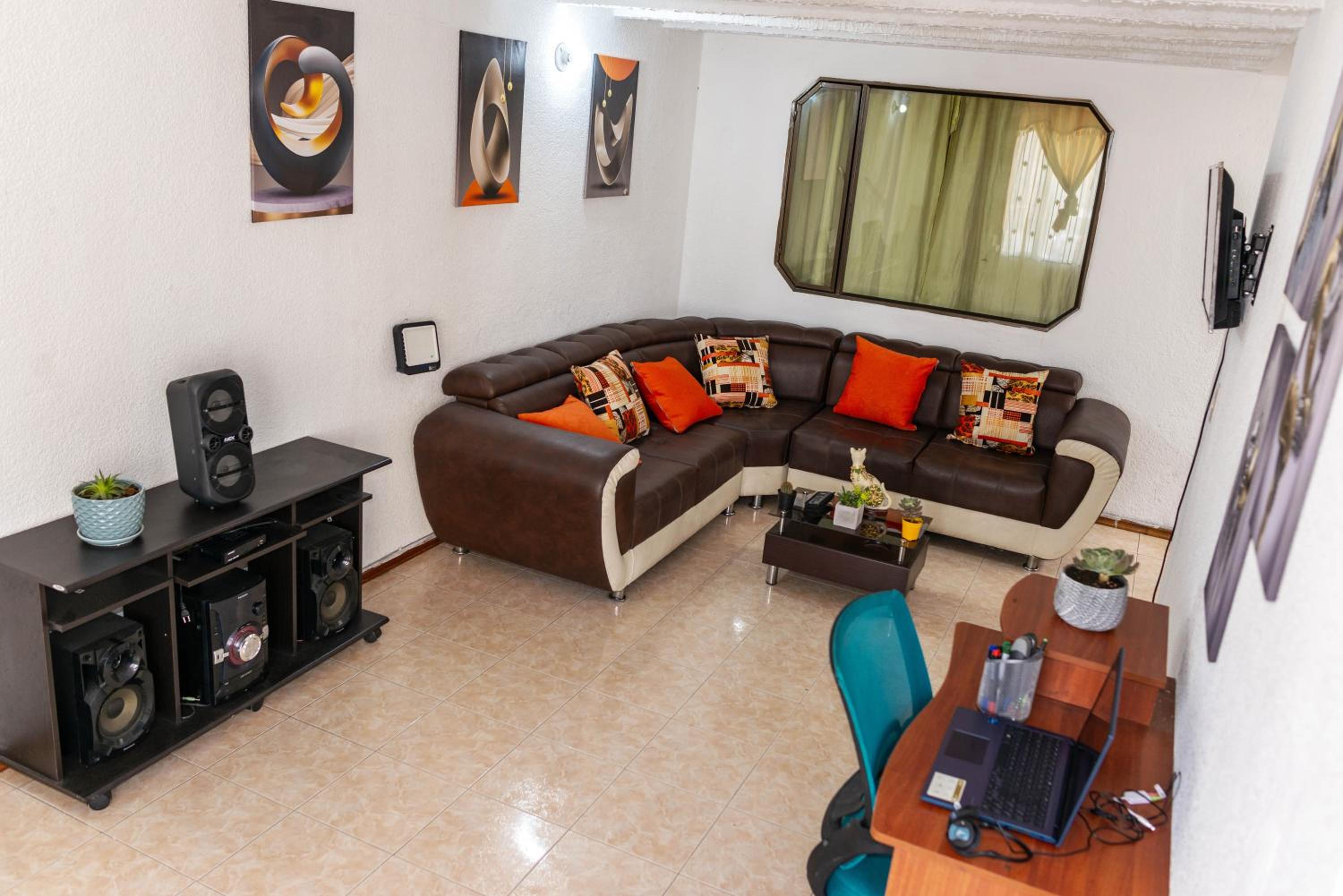 Casa con ambiente familiar, amplia, en excelente ubicación