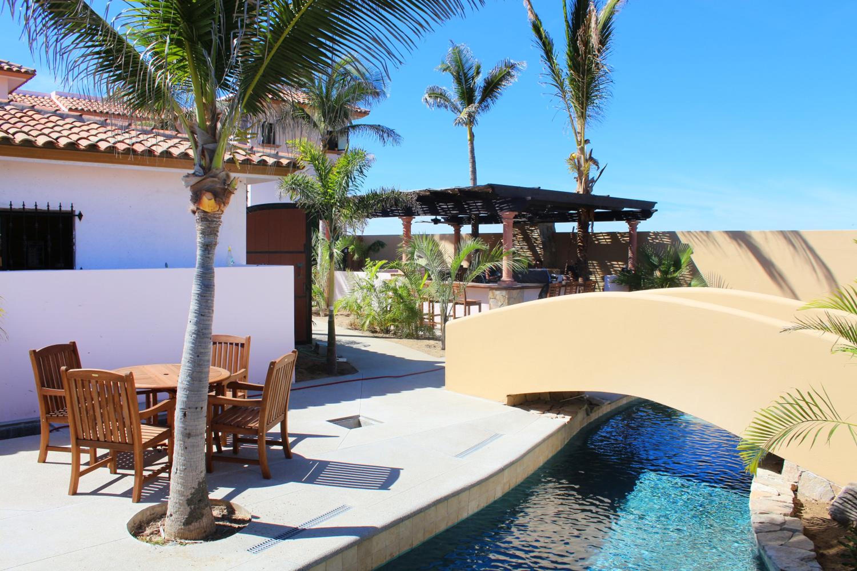 Cerritos Beach Inn