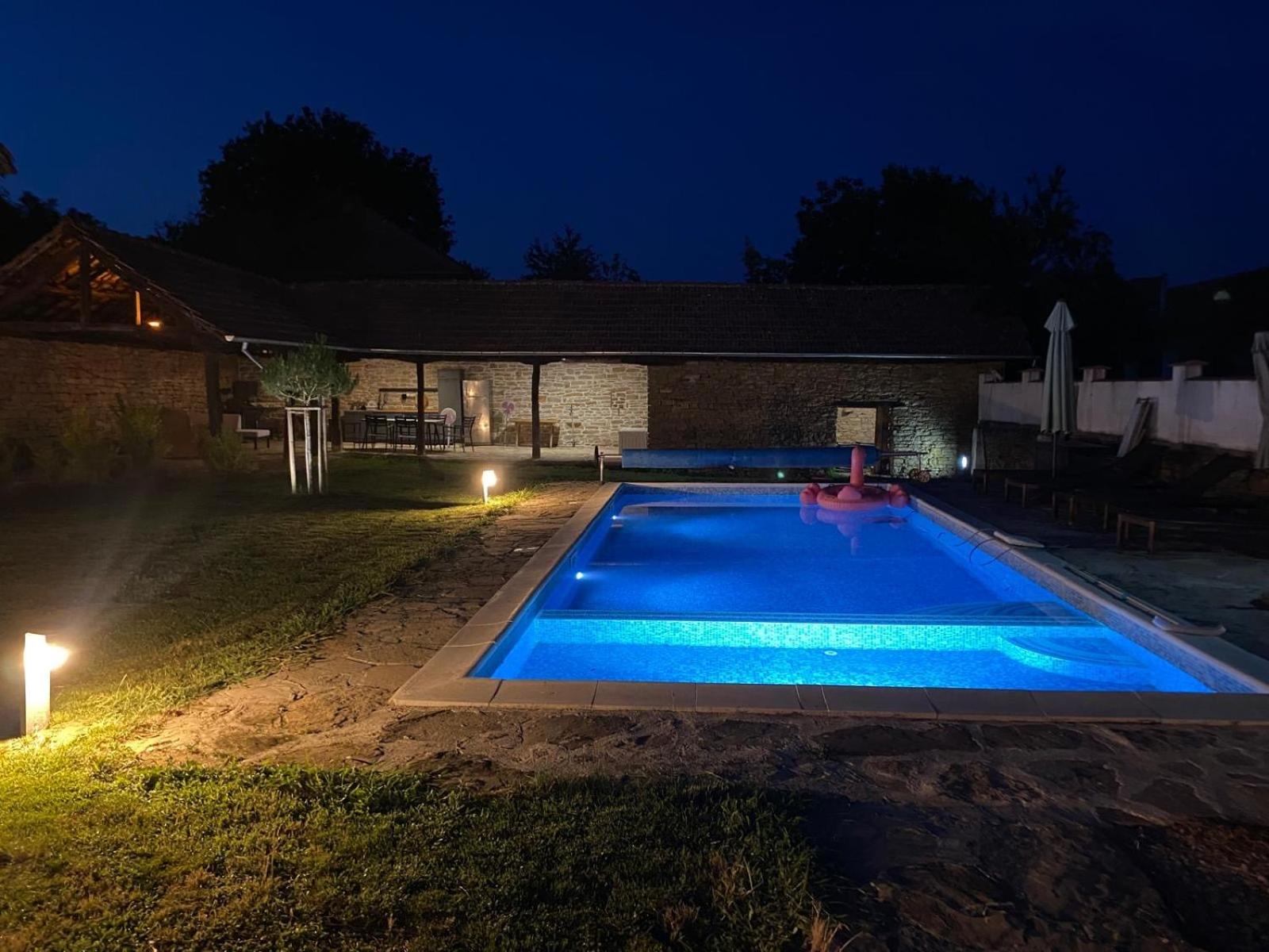Chez le Colonel Pool House