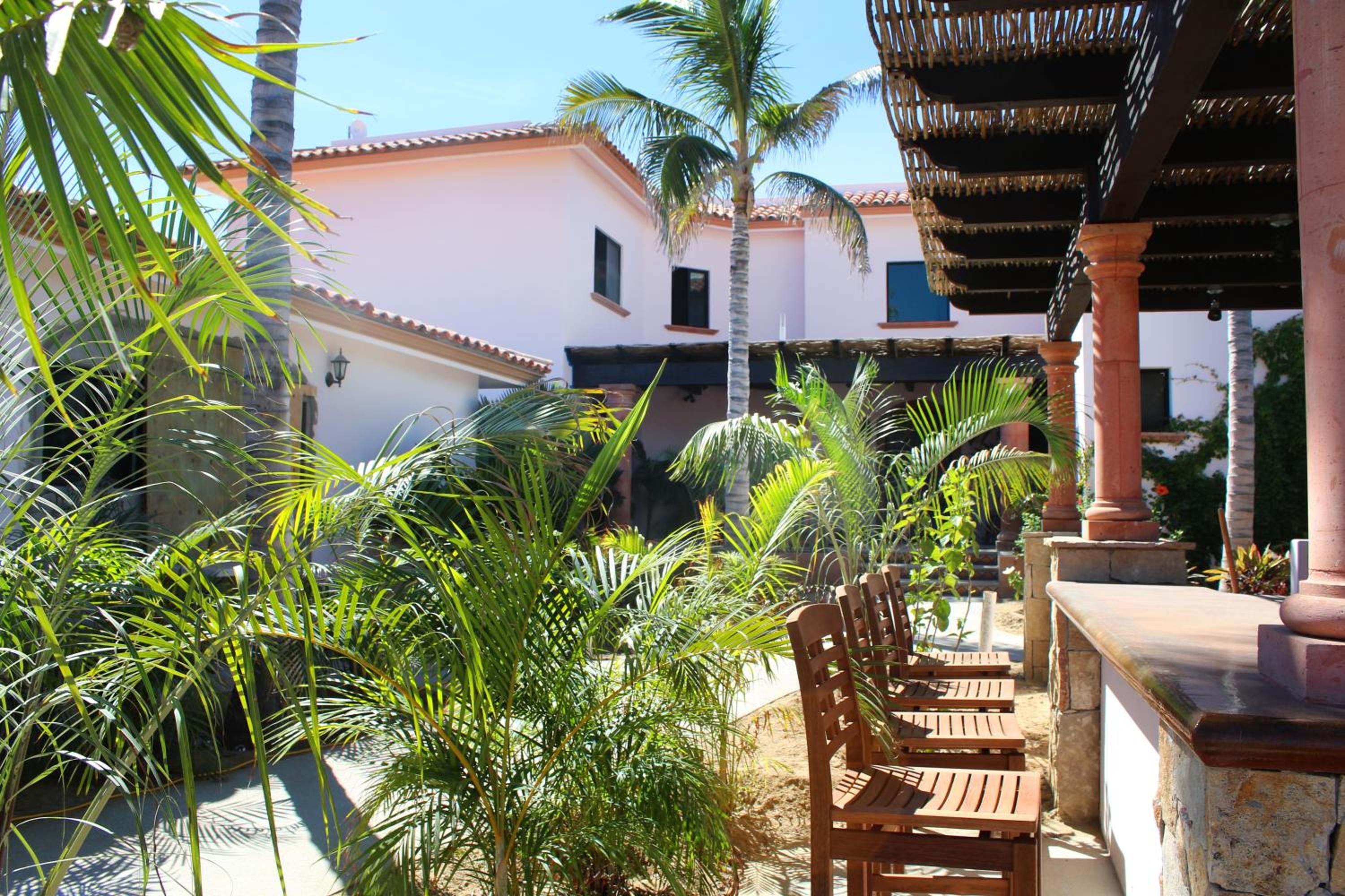 Cerritos Beach Inn