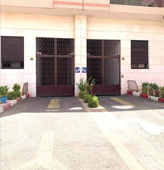 Bel Appart, très bien situé, avec piscine, Wifi, Clim, Parking view 3