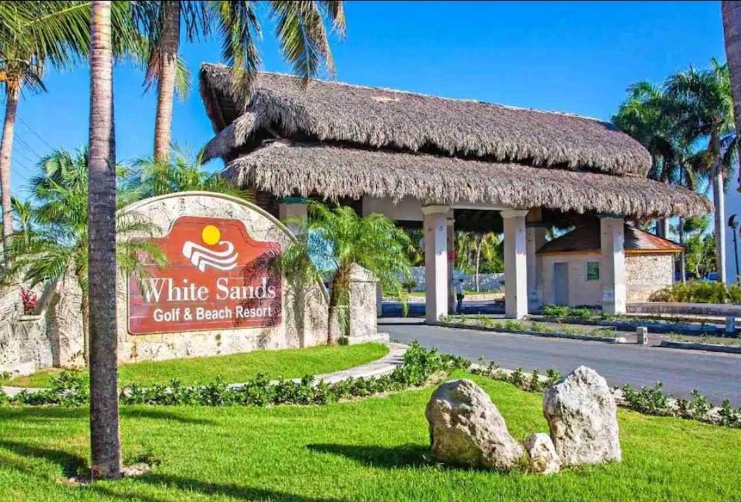 Enticing Villa In Paradise