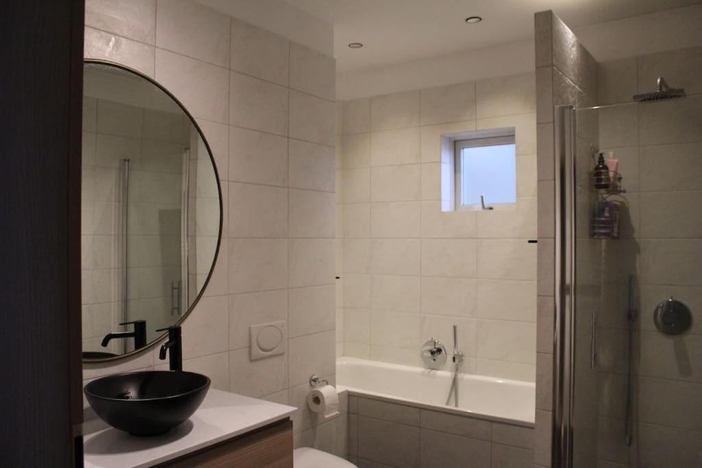 Quiet and cozy apartment with a lake view view 2