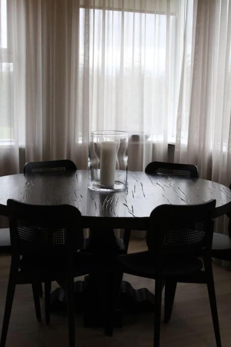 Quiet and cozy apartment with a lake view view 3