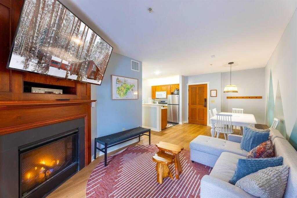 Hearthstone 1BRDen Ski-inOut Condo, Snowshoe view 3
