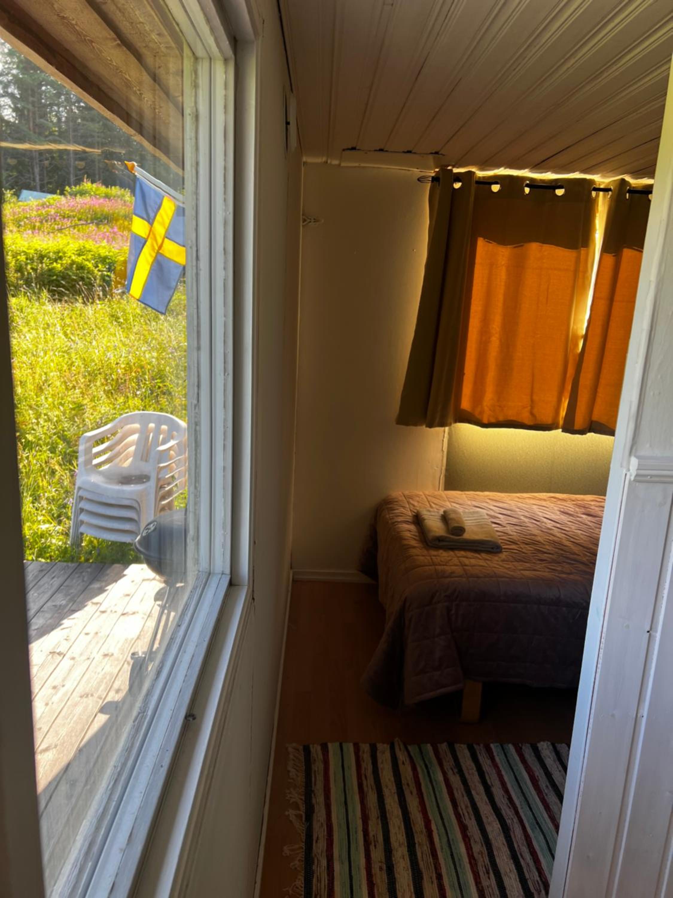 Liten sovstuga nära till sjö view 5