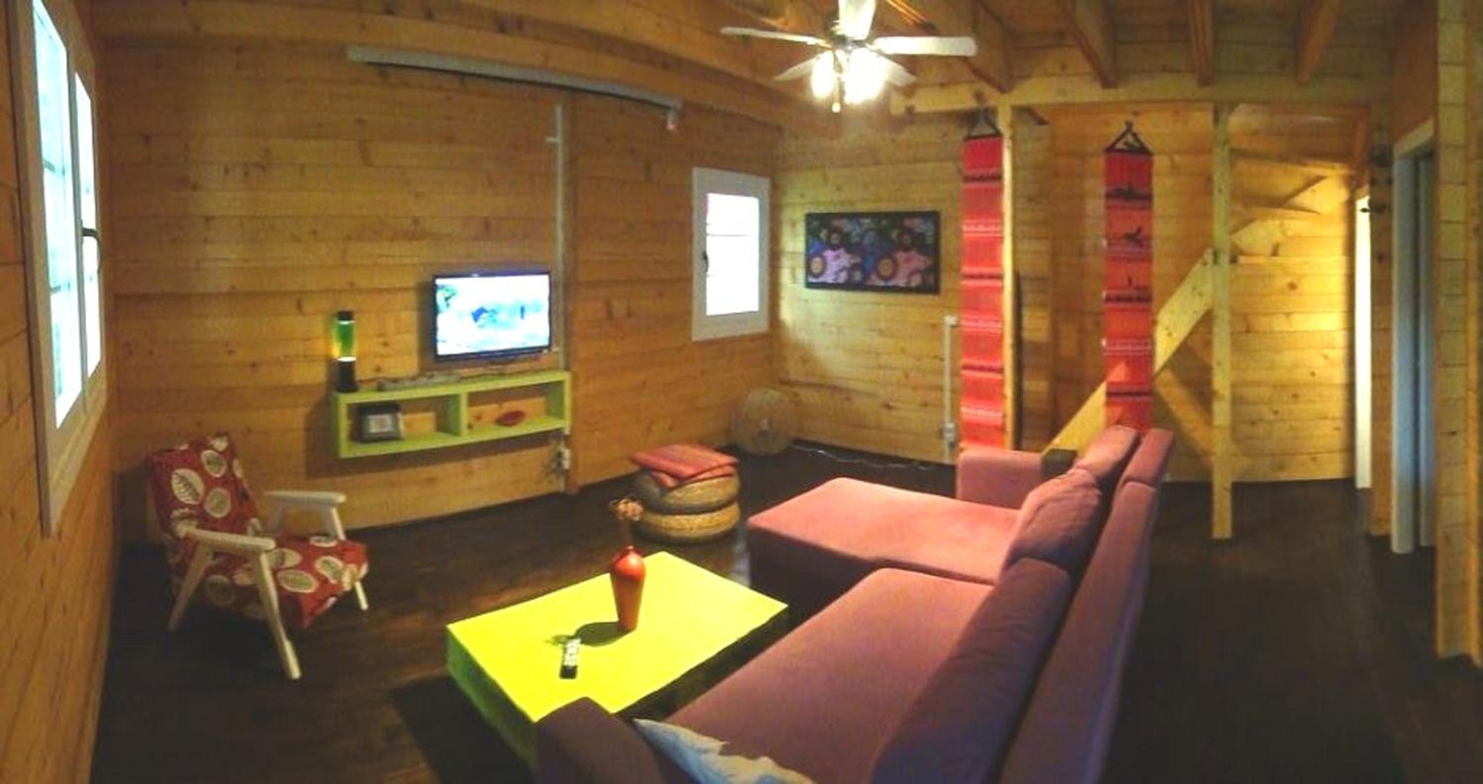 Chalet spacieux et convivial a Vincendo avec piscine et jacuzzi view 5