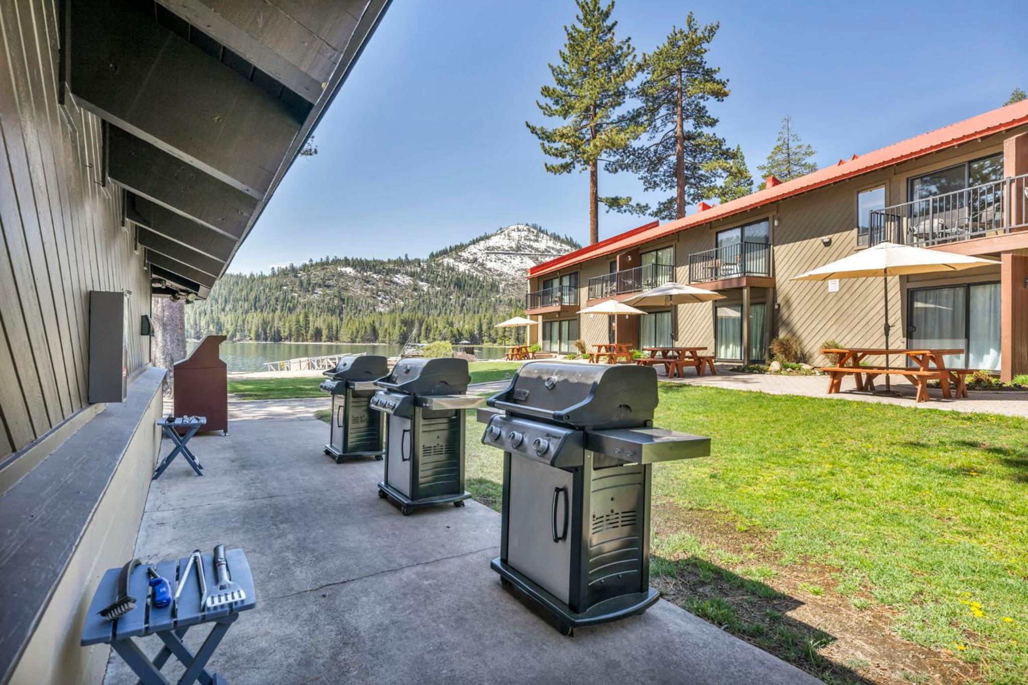 Lake Tahoe Vacations - Lovely Studio w/Kitchen and Partial Lake View 122 at Donner Lake Village - Property Image 11