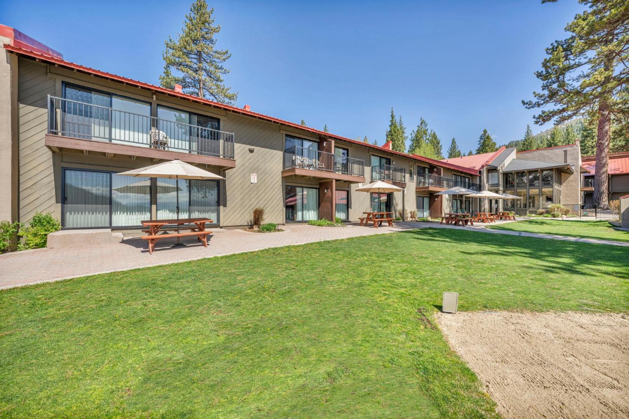 Lake Tahoe Vacations - Lovely Studio w/Kitchen and Partial Lake View 122 at Donner Lake Village - Property Image 12