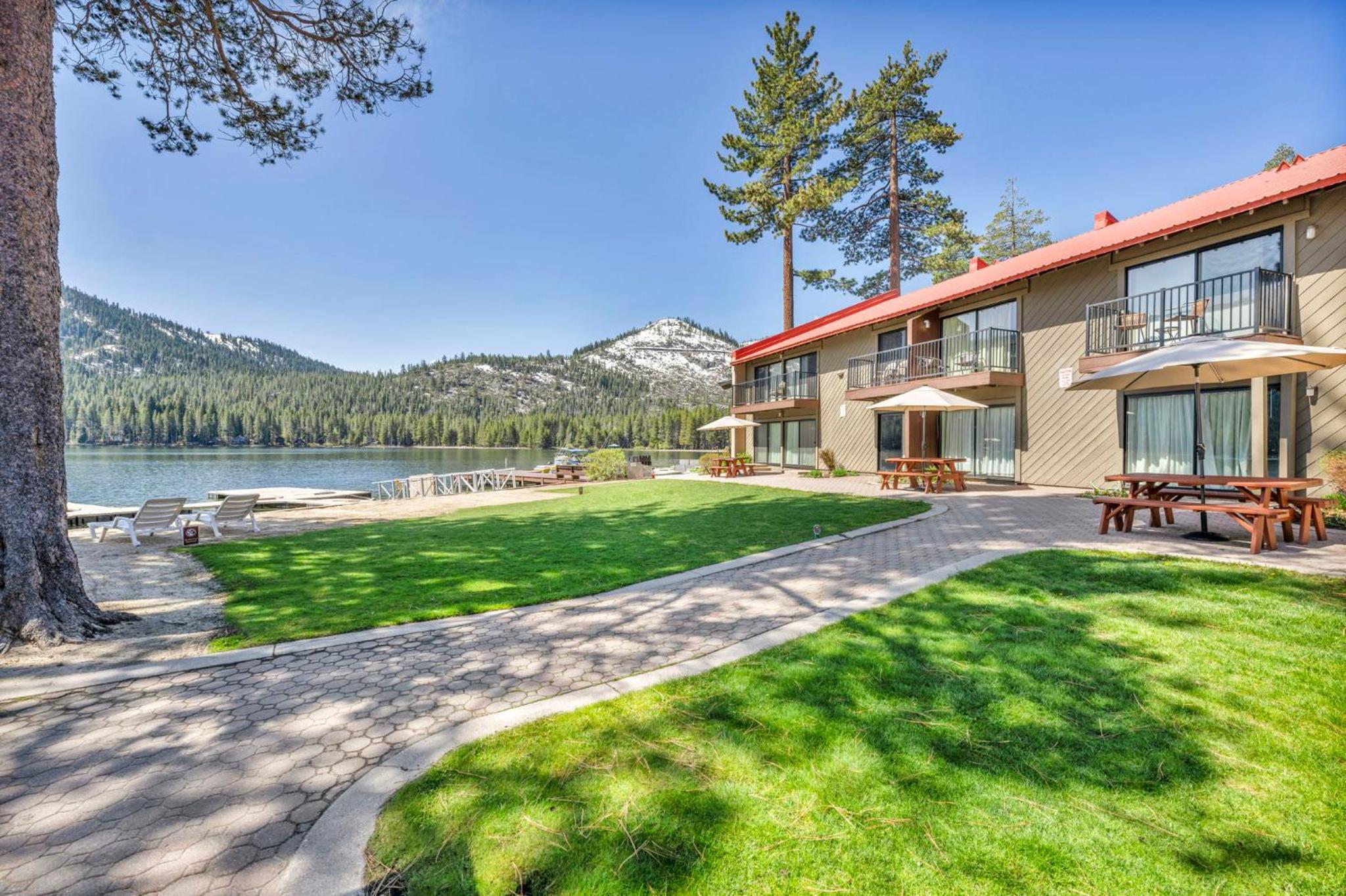 Lake Tahoe Vacations - Lovely Studio w/Kitchen and Partial Lake View 122 at Donner Lake Village - Property Image 13