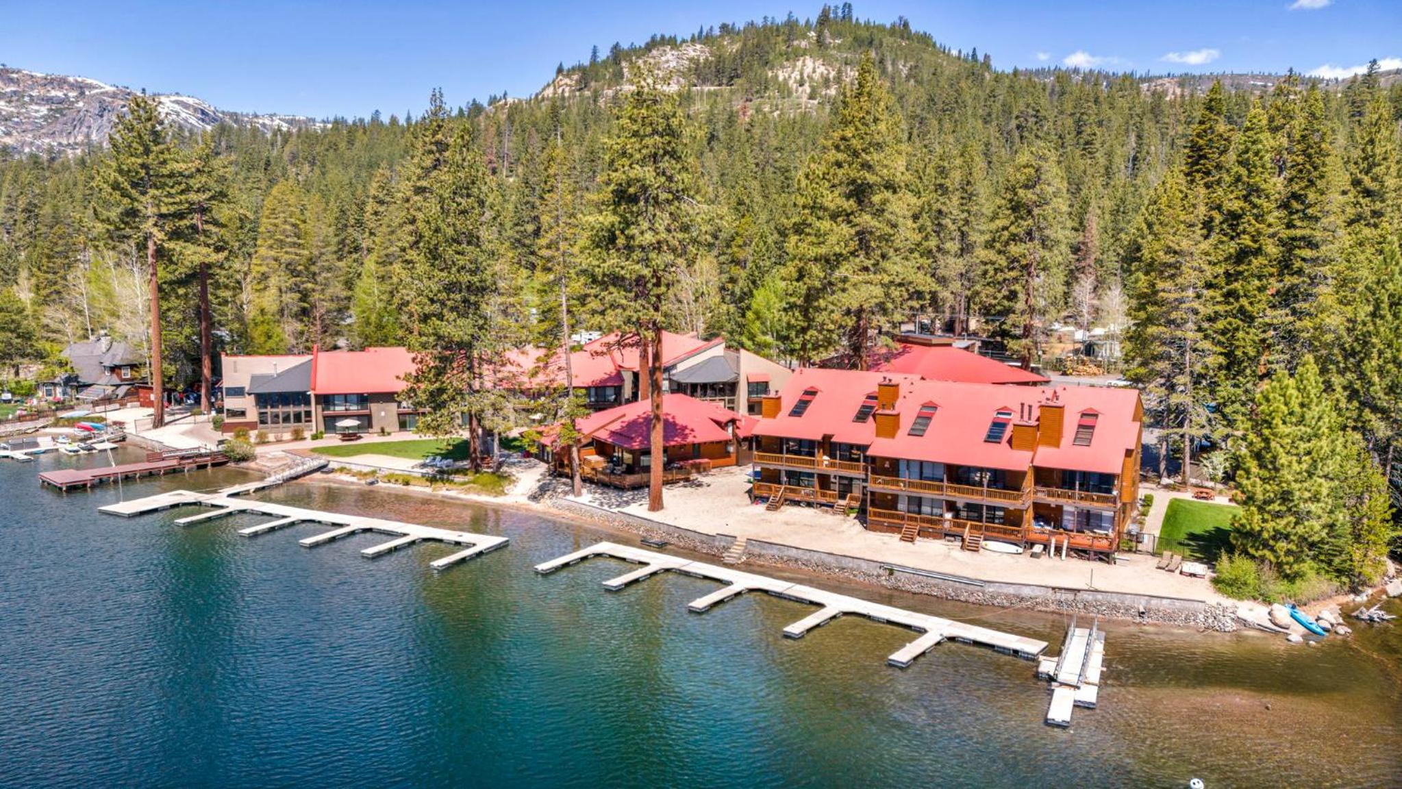 Lake Tahoe Vacations - Lovely Studio w/Kitchen and Partial Lake View 122 at Donner Lake Village - Property Image 14