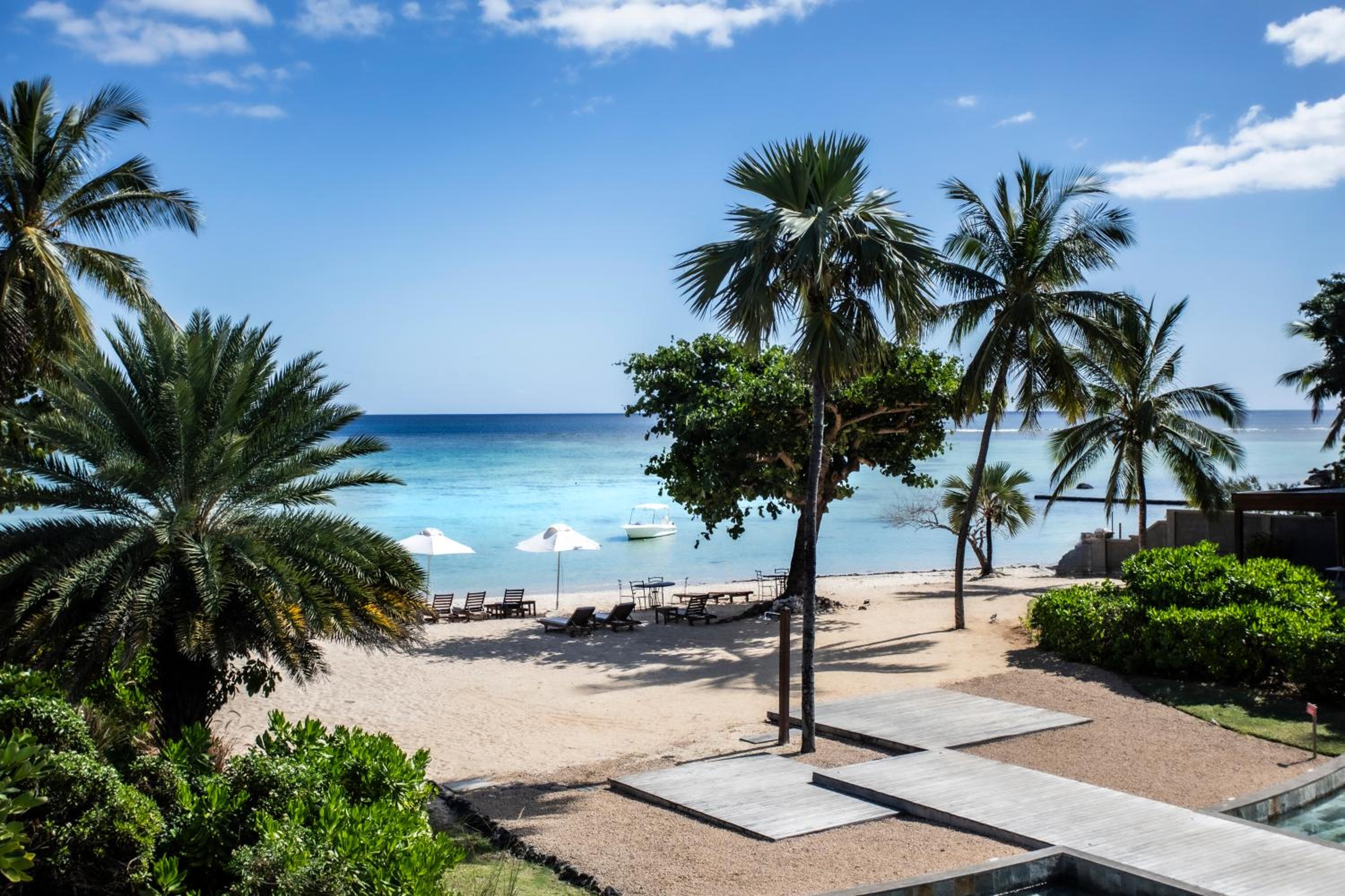 Beachfront Villa Private Pool and Beach view 4