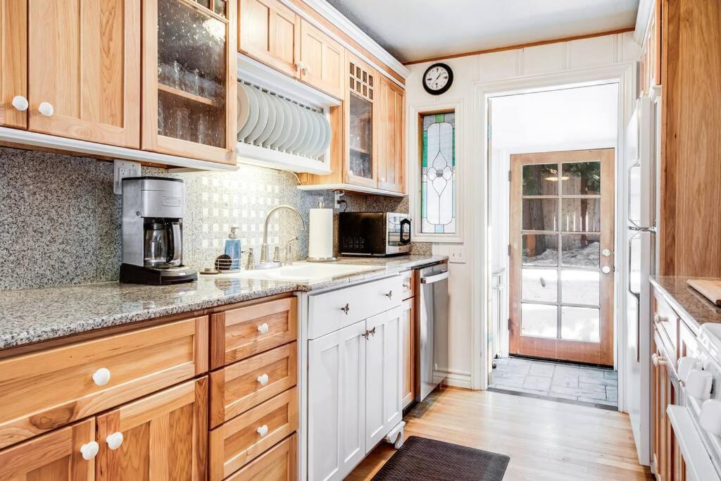 Lake Tahoe Vacations - Alpine Cottage Hideaway - Property Image 31