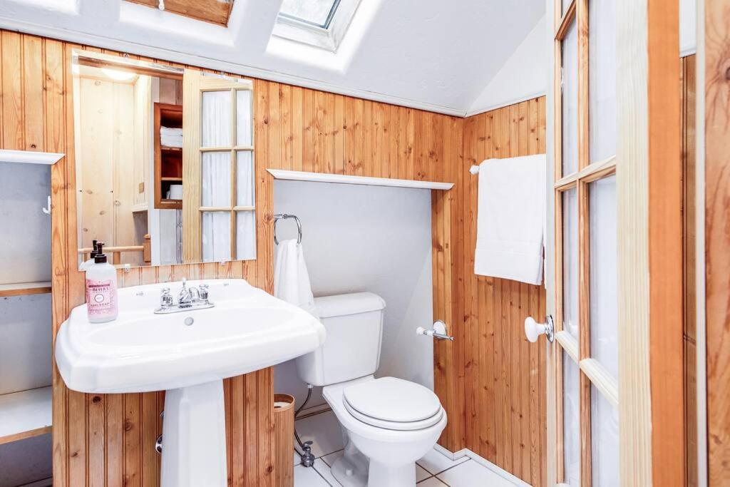 Lake Tahoe Vacations - Alpine Cottage Hideaway - Property Image 38