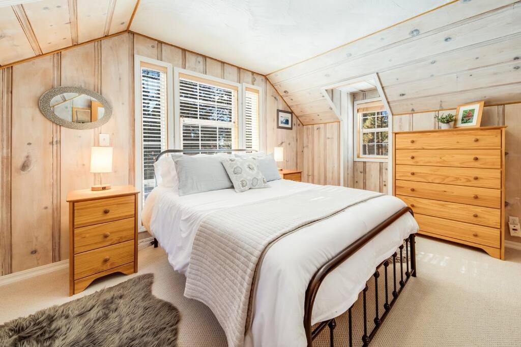 Lake Tahoe Vacations - Alpine Cottage Hideaway - Property Image 2
