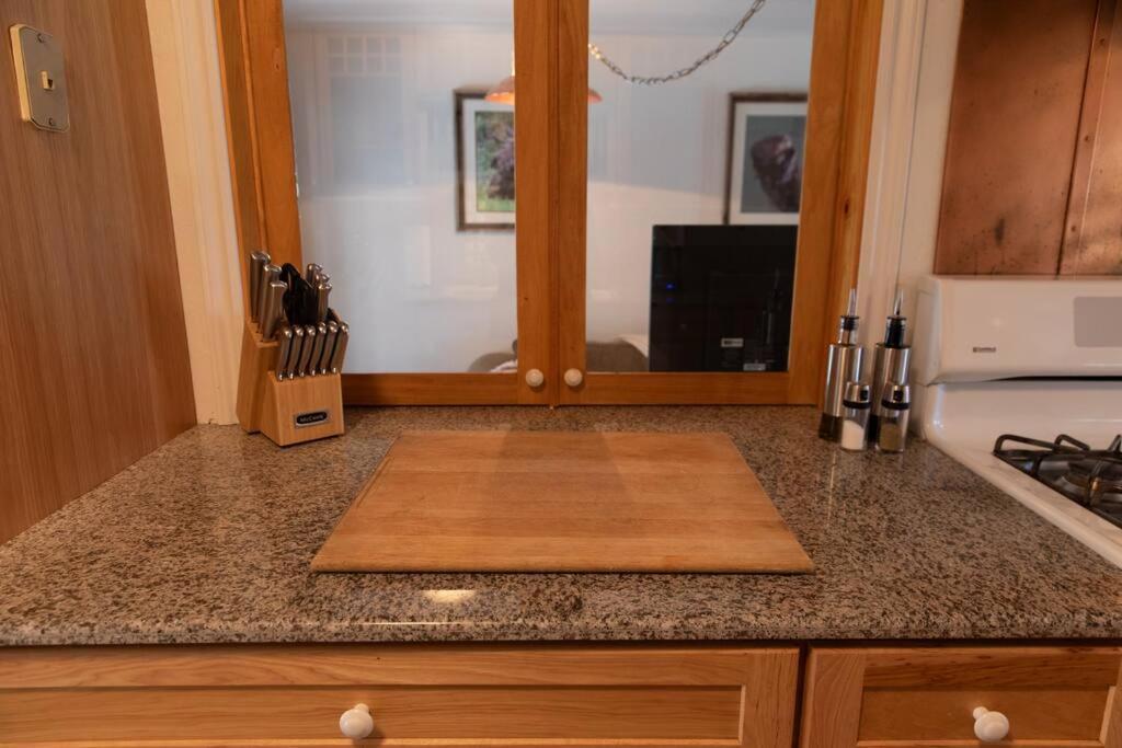 Lake Tahoe Vacations - Alpine Cottage Hideaway - Property Image 9