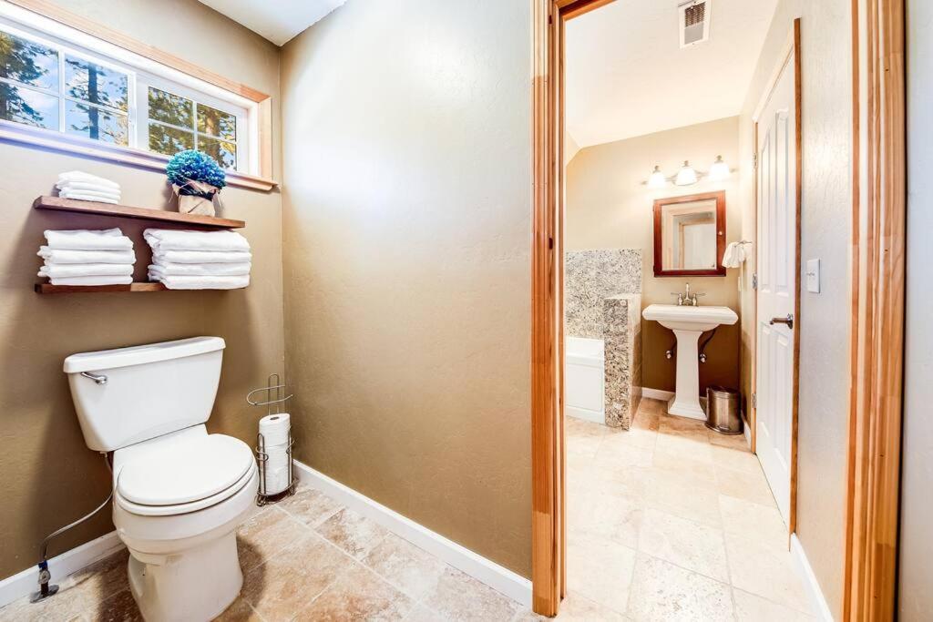 Lake Tahoe Vacations - Alpine Cottage Hideaway - Property Image 12