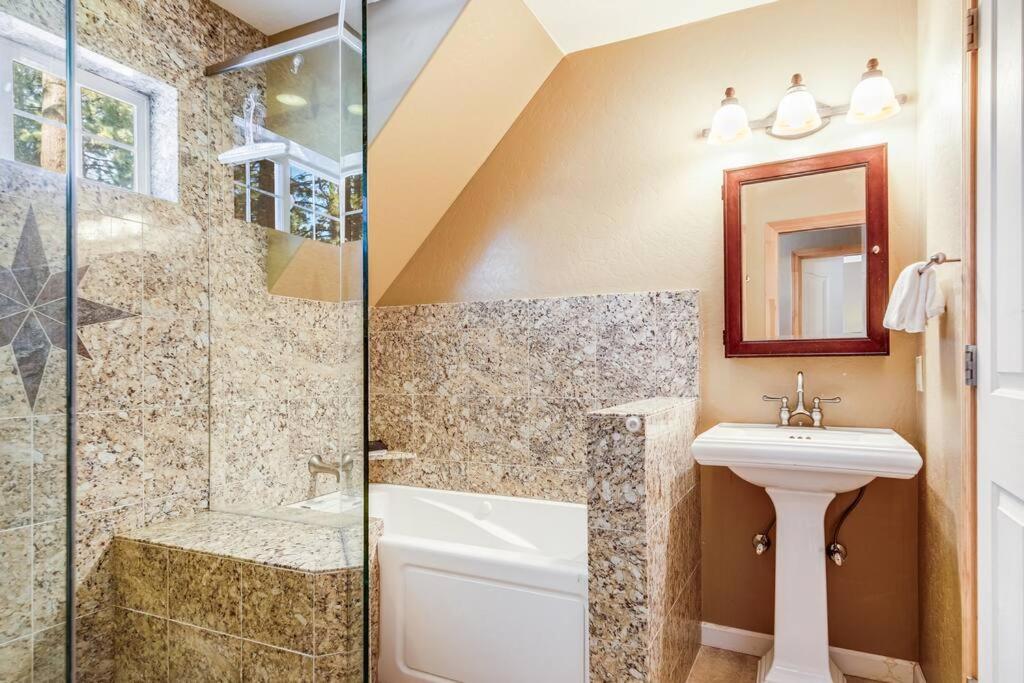 Lake Tahoe Vacations - Alpine Cottage Hideaway - Property Image 15
