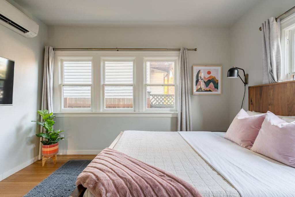 Stay Portland - Well-Preserved Quintessential 1922 Craftsman view 4