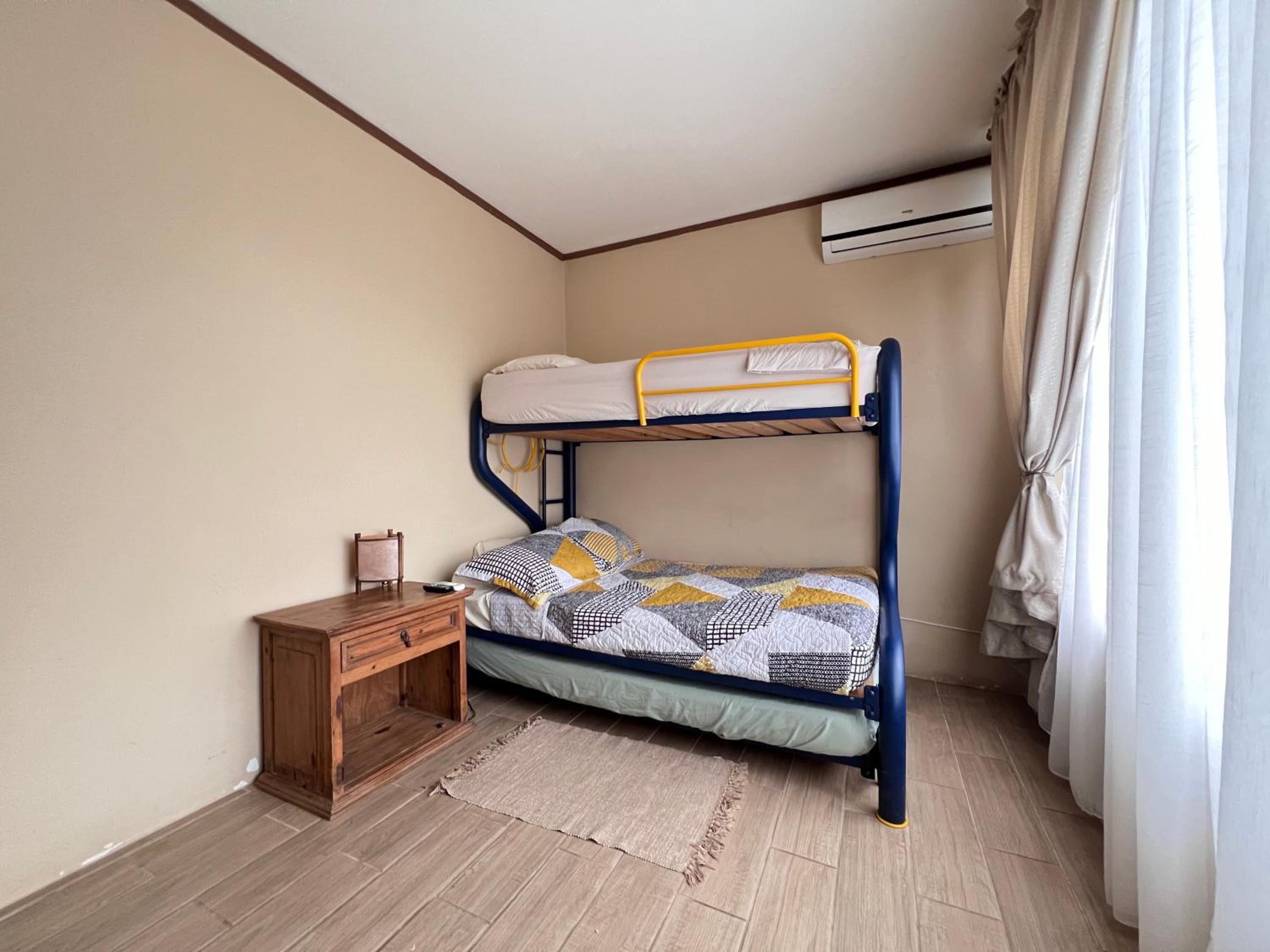 Hermosa Casa con Piscina Privada en Punta Leona