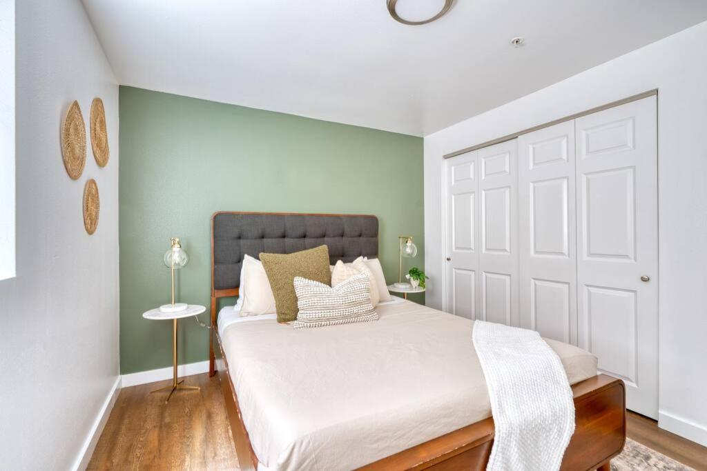 Stay Portland - Underground Mid-Century Hideaway in Laurelhurst view 2