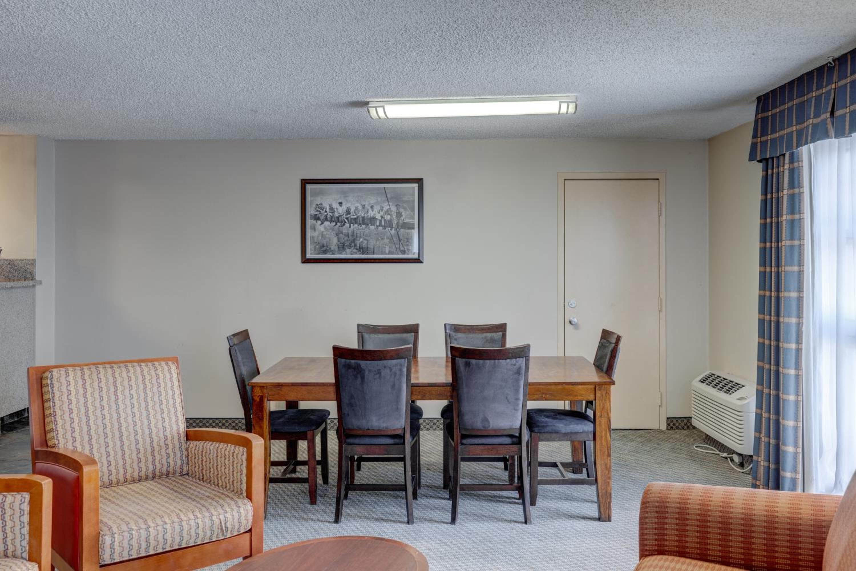 Riverside Hotel