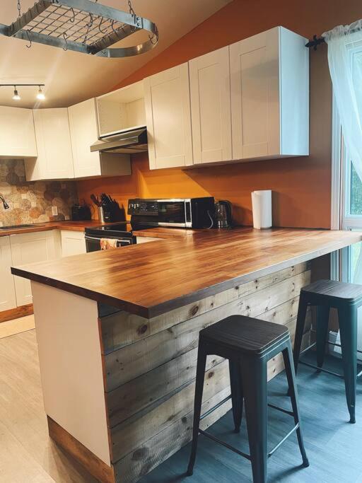 Escape to Corry Lake Cottage