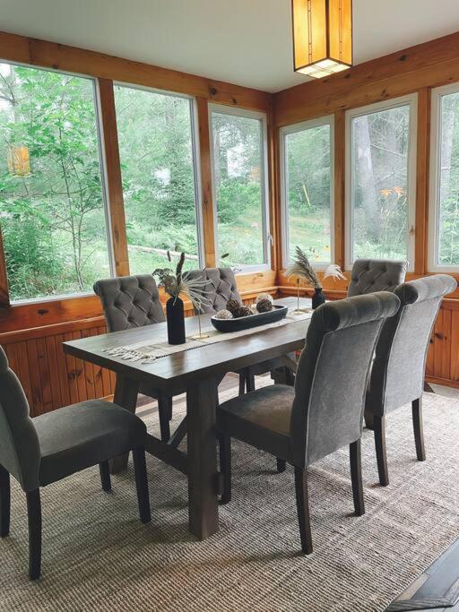 Escape to Corry Lake Cottage