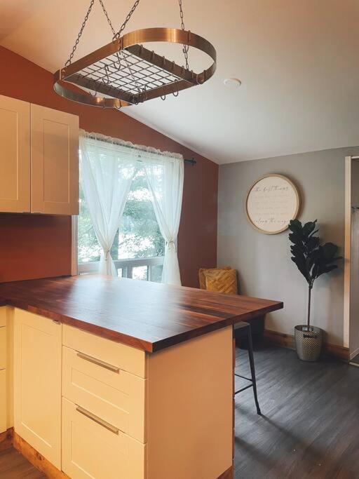 Escape to Corry Lake Cottage