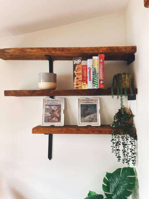 Escape to Corry Lake Cottage