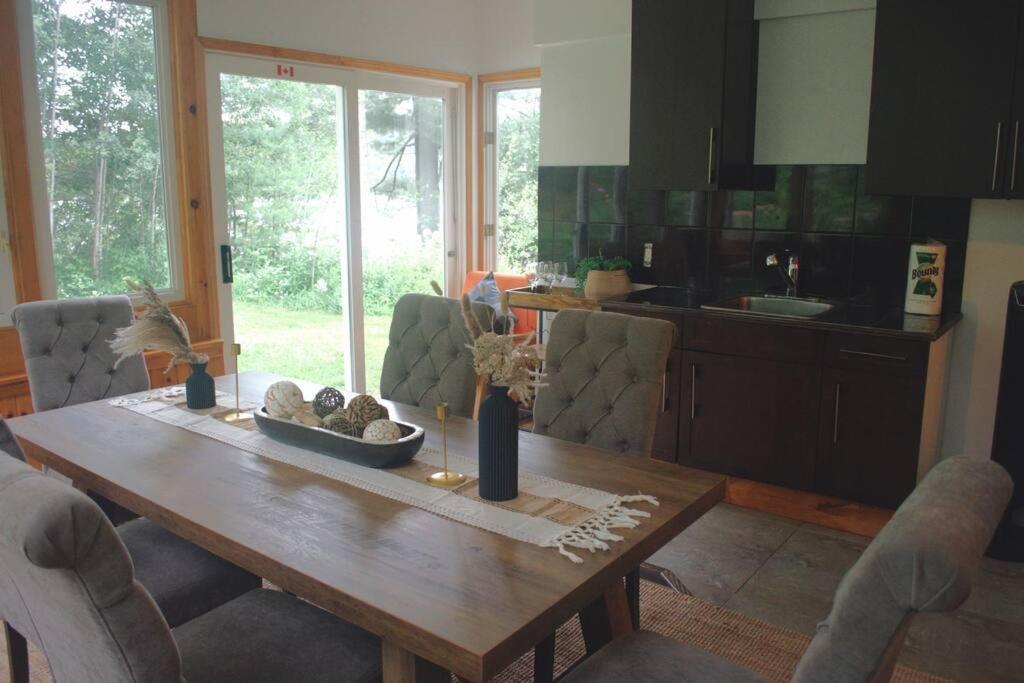 Escape to Corry Lake Cottage
