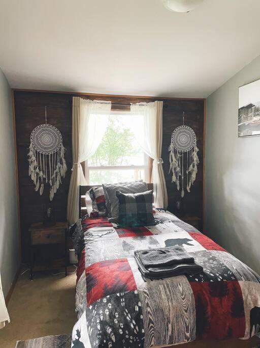 Escape to Corry Lake Cottage