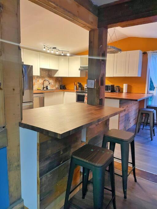 Escape to Corry Lake Cottage