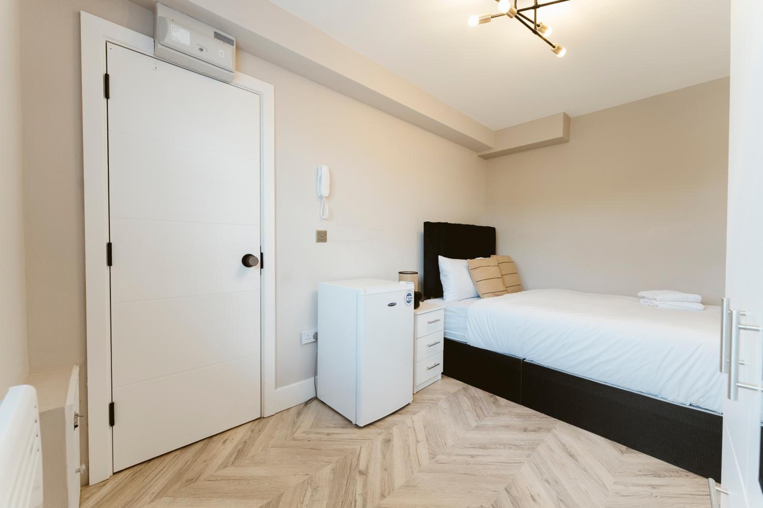 West Drayton Vacations - West Drayton Self Contained Studios - Property Image 4