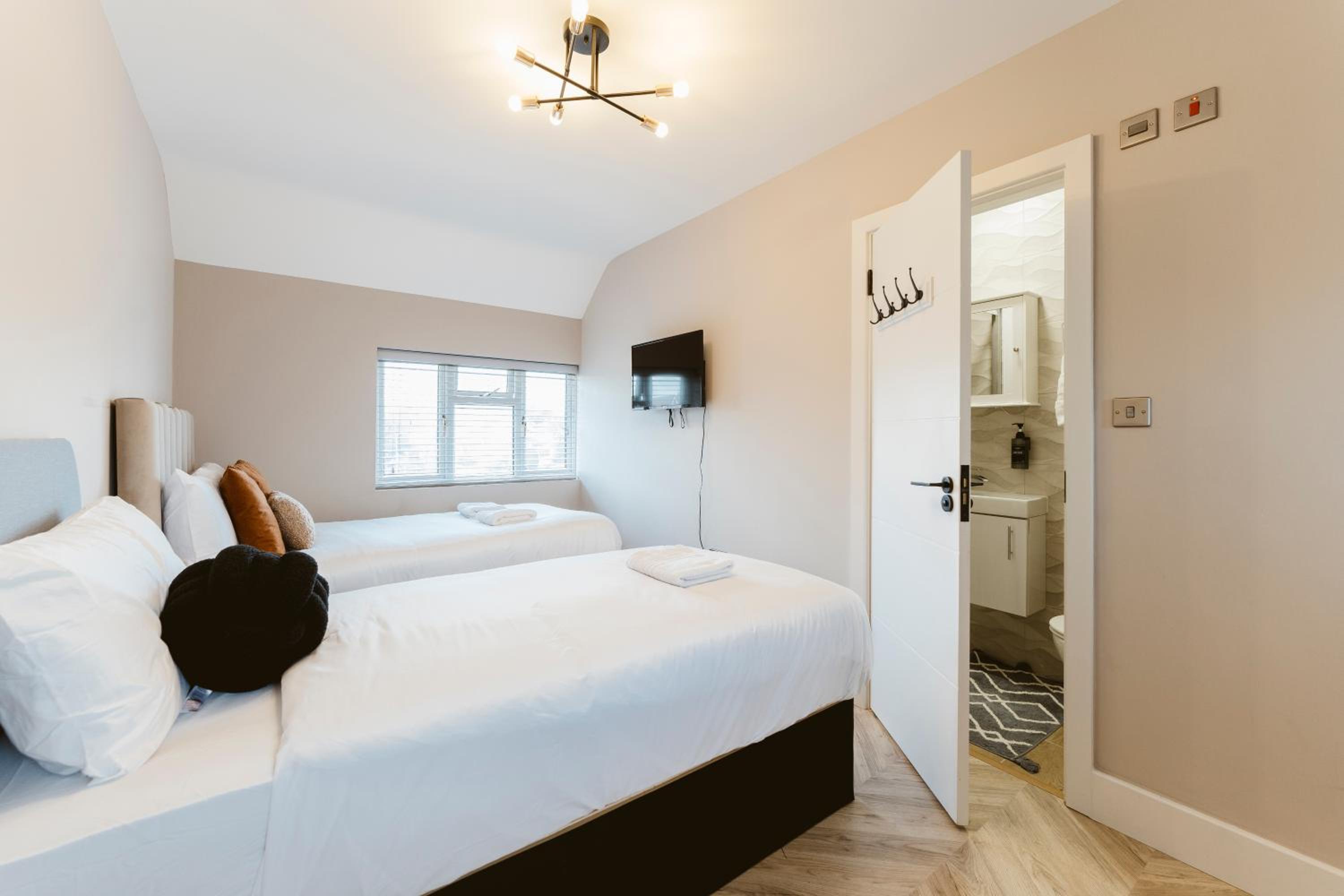 West Drayton Vacations - West Drayton Self Contained Studios - Property Image 11