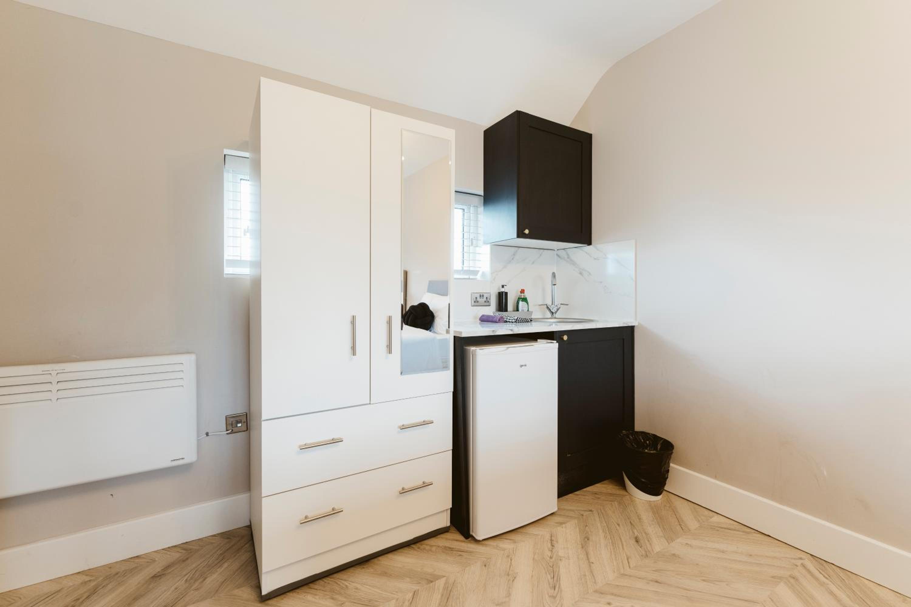 West Drayton Vacations - West Drayton Self Contained Studios - Property Image 10