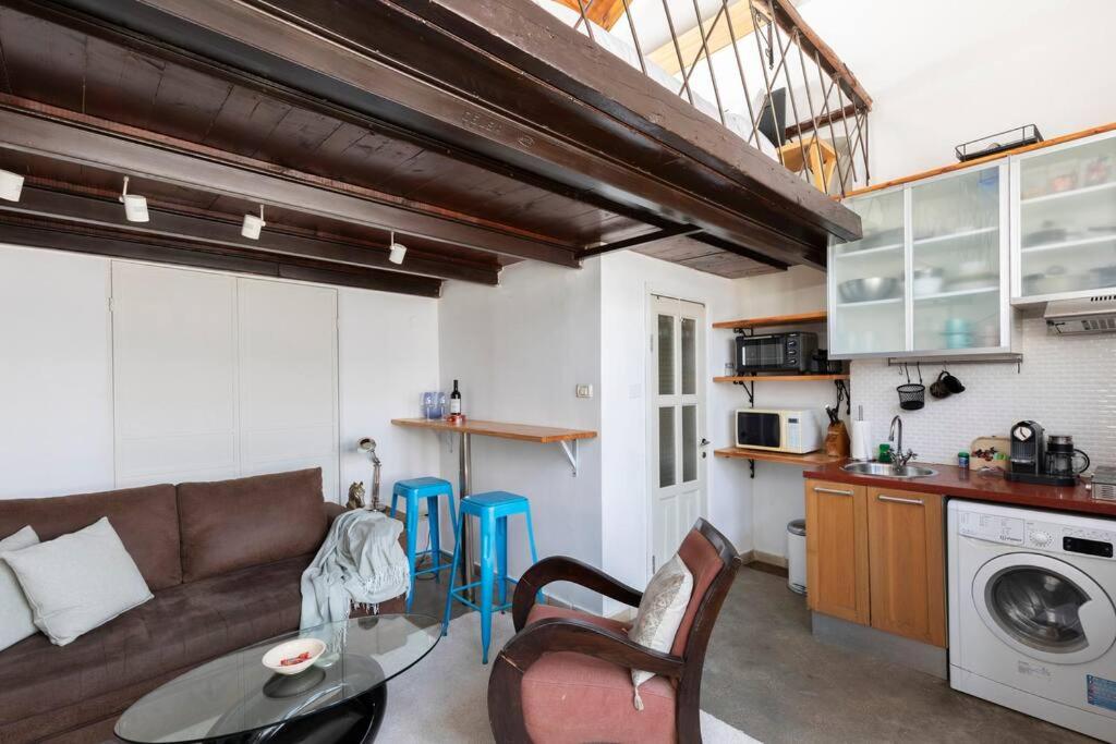 Cozy Tiny House in Neve Tzedek, 3m walk to Beach! view 3