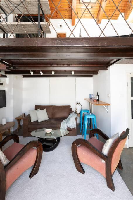 Cozy Tiny House in Neve Tzedek, 3m walk to Beach! view 4