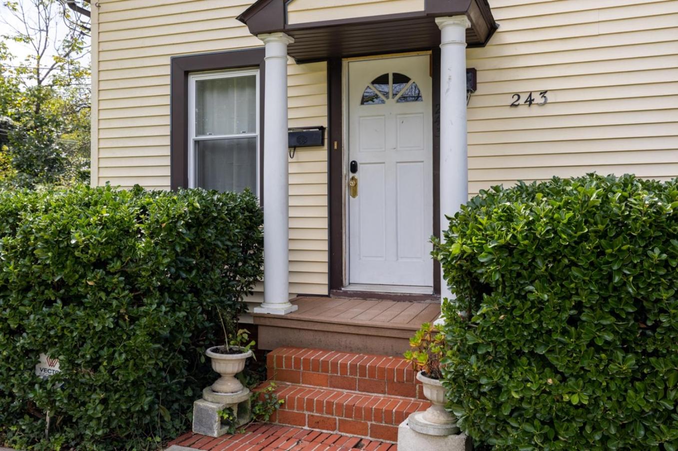 Cheerful 3 Bedroom Home, Walk To Uvastadium view 4