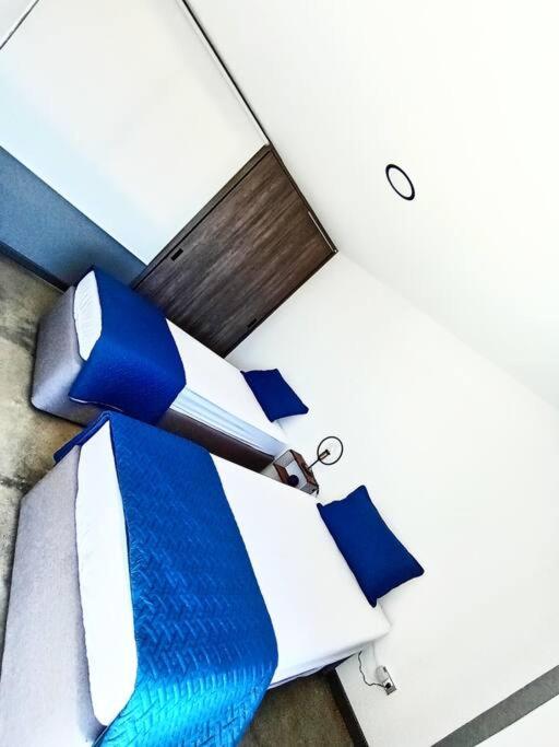 Villa moderna con una hermosa piscina, fogata y BBQ