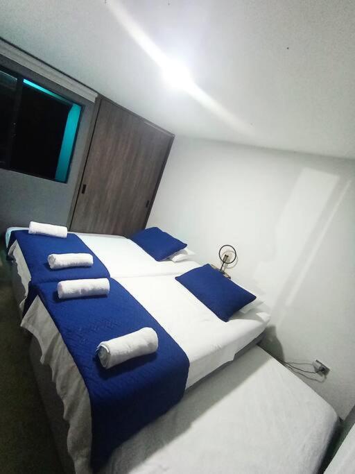 Villa moderna con una hermosa piscina, fogata y BBQ