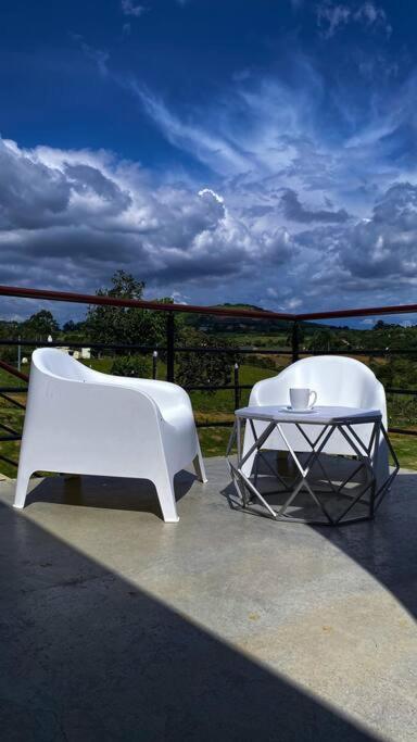 Villa moderna con una hermosa piscina, fogata y BBQ