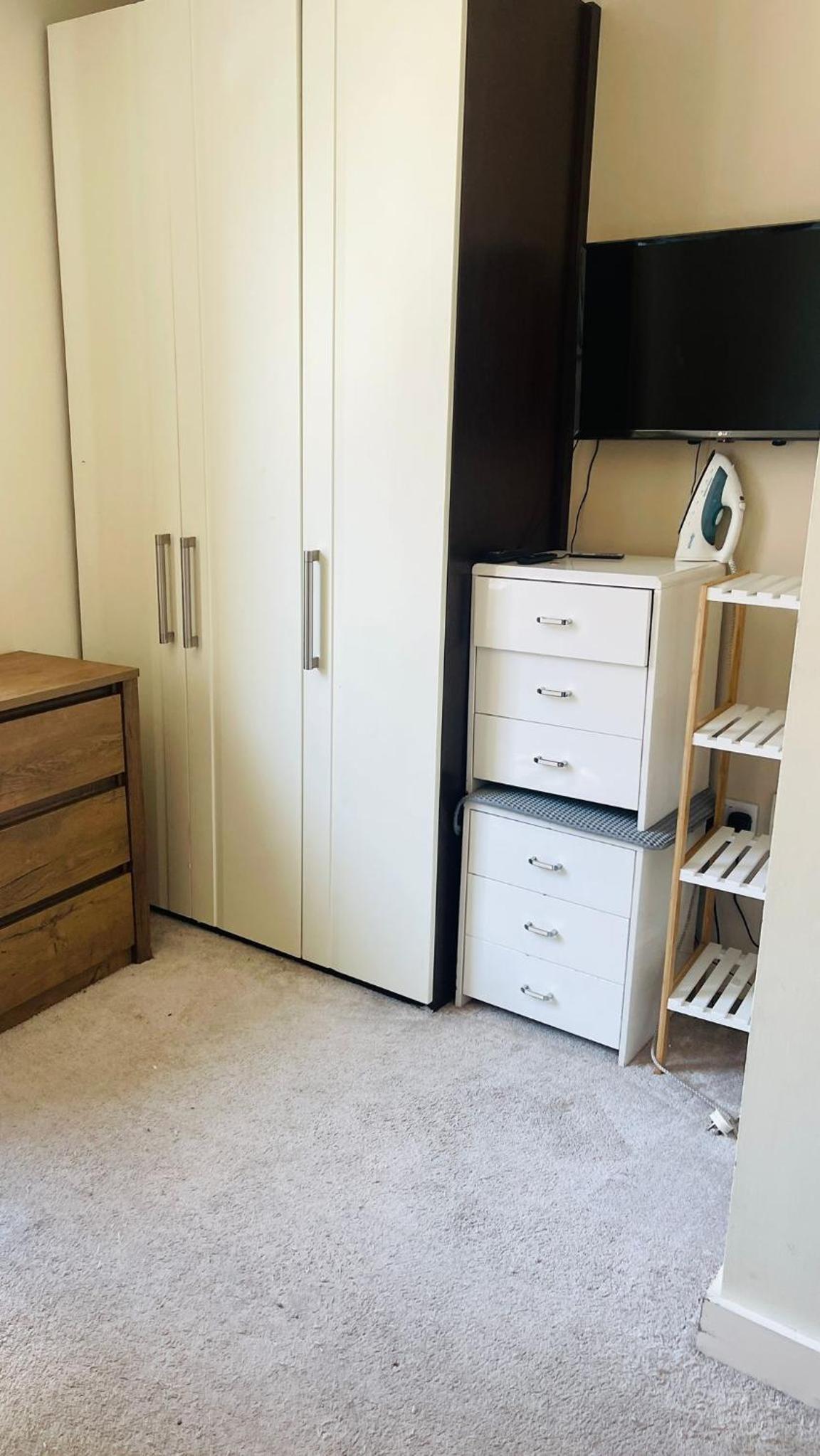 Entire Spacious 2 bedroom 2 bathroom apartment